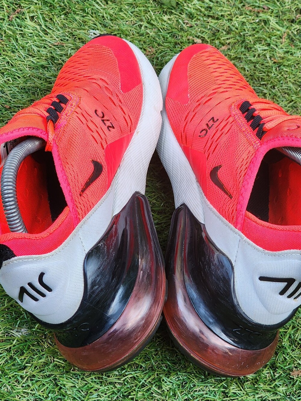 NIKE AIR MAX 270 - Women's Sneakers - SIZE 8. (Please See All Pictures) - Picture 5 of 9
